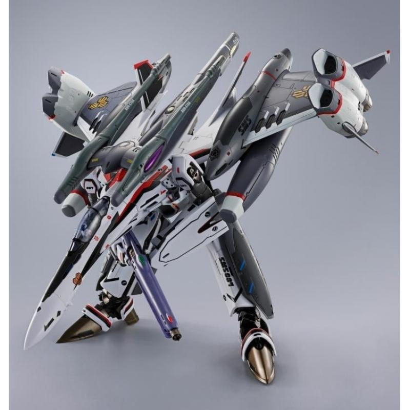 The False Songstress DX Chogokin VF-25F Tornado Messiah Valkyrie (Alto Saotome Machine Revival Ver.)